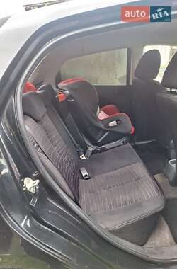 Хэтчбек Mazda 2 2007 в 