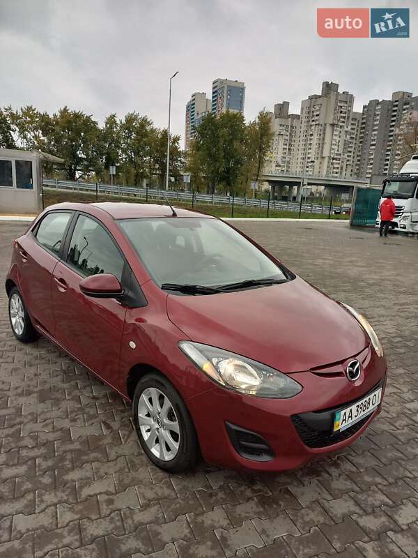 Хетчбек Mazda 2 2014 в Києві фото Хетчбек Mazda 2 2014 в Києві