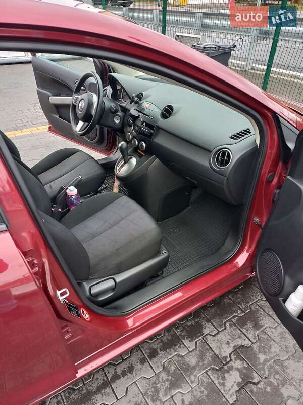 Хетчбек Mazda 2 2014 в Києві фото 7 Хетчбек Mazda 2 2014 в Києві