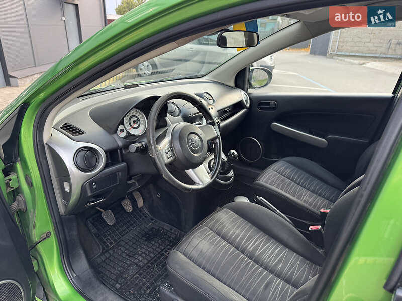 Хэтчбек Mazda 2 2009 в Чернигове