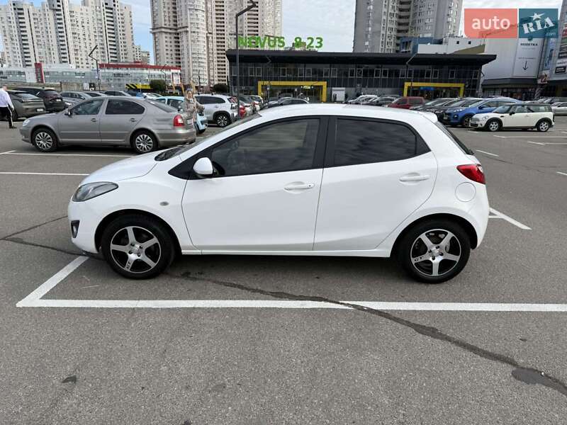 Хэтчбек Mazda 2 2010 в Киеве