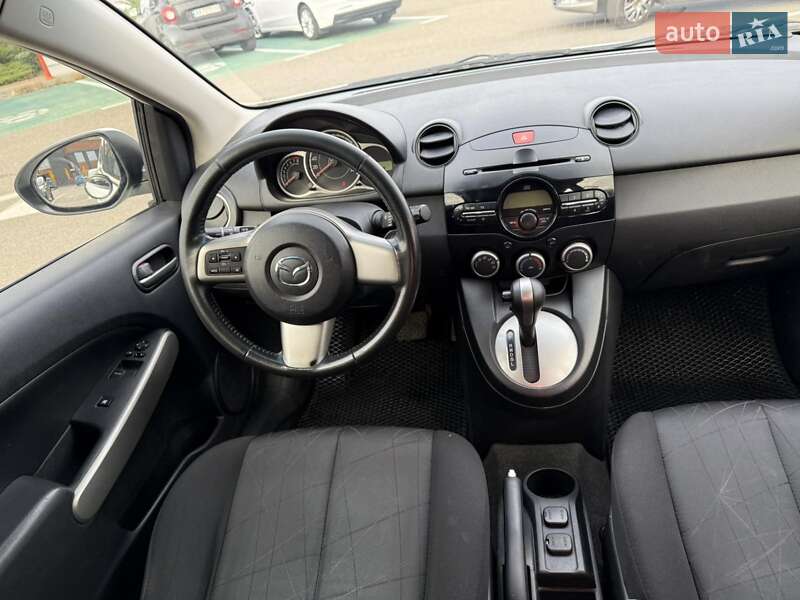 Хэтчбек Mazda 2 2010 в Киеве