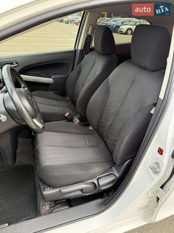 Хэтчбек Mazda 2 2010 в Киеве