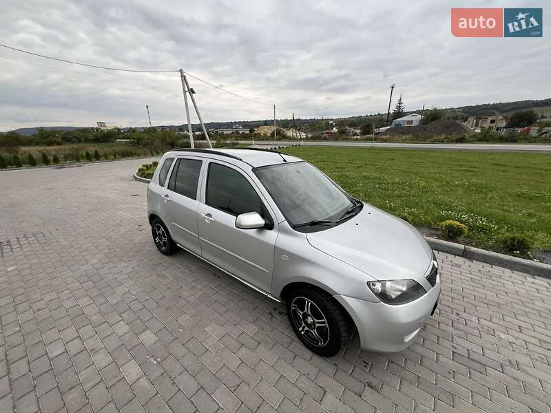 Хетчбек Mazda 2 2004 в Золочеві