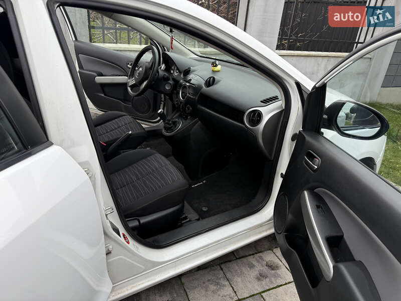 Хетчбек Mazda 2 2010 в Луцьку