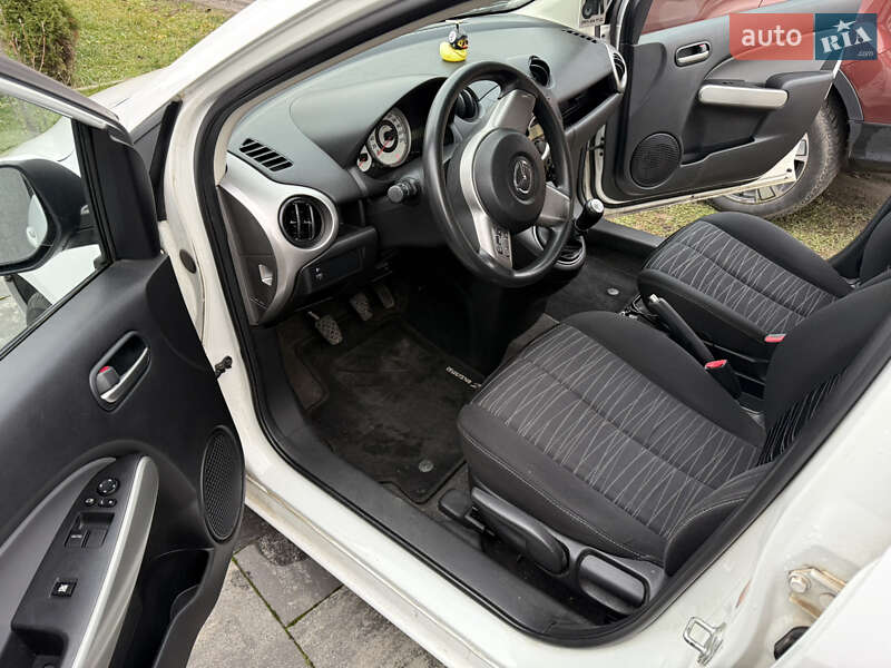 Хетчбек Mazda 2 2010 в Луцьку