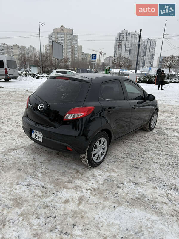 Хэтчбек Mazda 2 2011 в Киеве