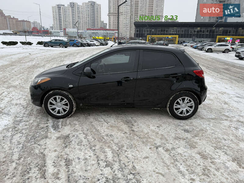 Хэтчбек Mazda 2 2011 в Киеве