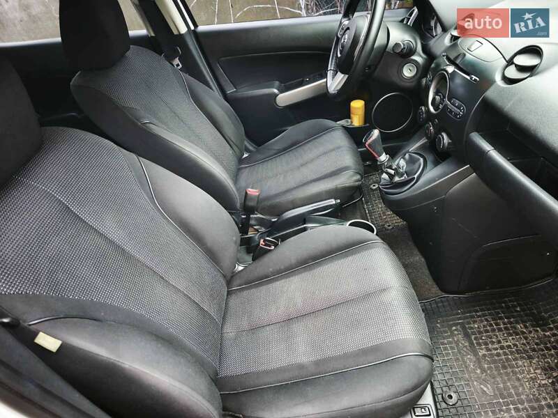Хэтчбек Mazda 2 2008 в Полтаве