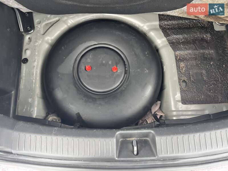 Хетчбек Mazda 2 2008 в Києві