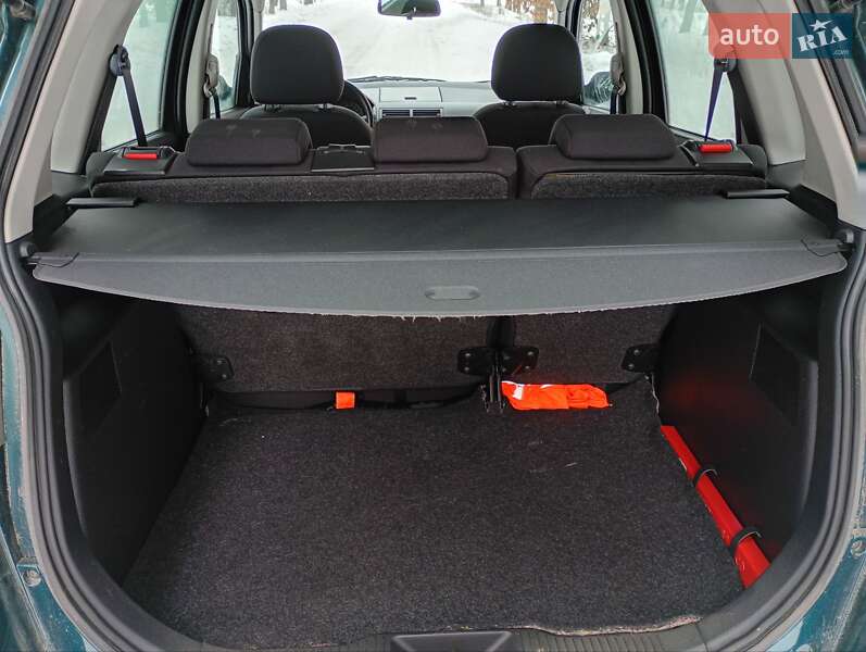 Хетчбек Mazda 2 2006 в Ратному