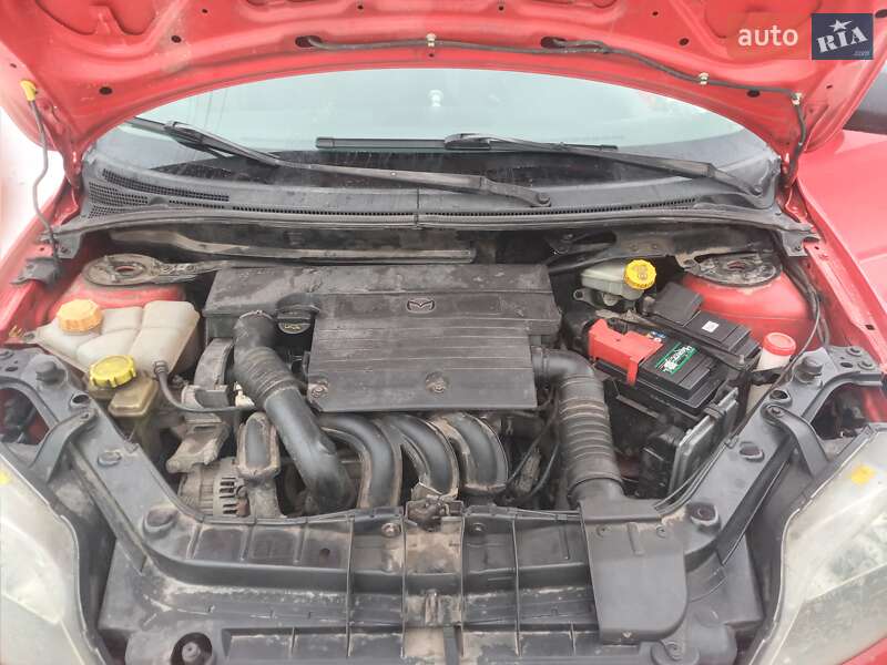 Хэтчбек Mazda 2 2004 в Умани