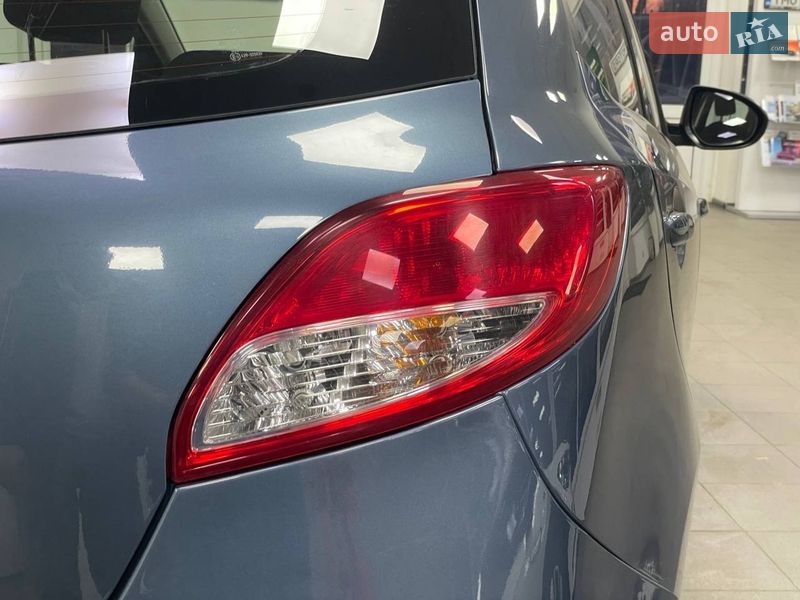 Хэтчбек Mazda 2 2013 в Киеве