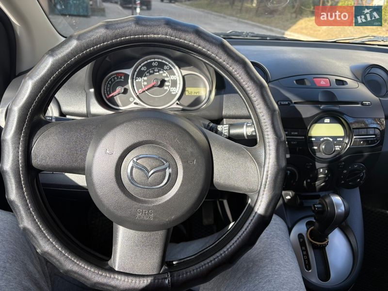Хэтчбек Mazda 2 2012 в Львове