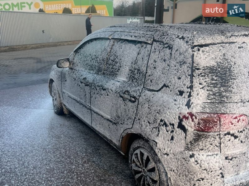 Хэтчбек Mazda 2 2004 в Ивано-Франковске