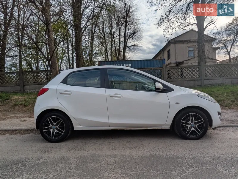 Mazda 2 2012