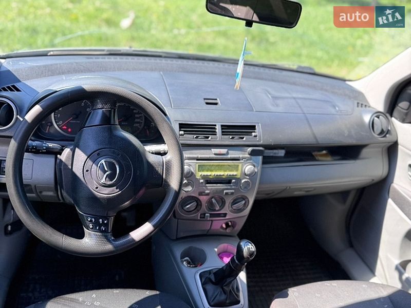 Хэтчбек Mazda 2 2004 в Золочеве