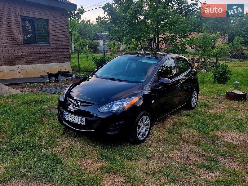 Хетчбек Mazda 2 2014 в Чернівцях