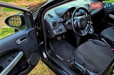 Хетчбек Mazda 2 2014 в Чернівцях