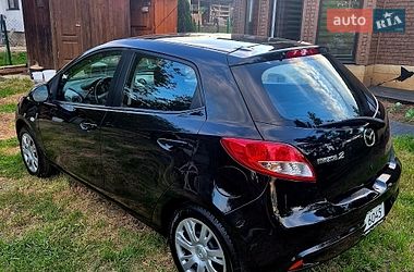 Хетчбек Mazda 2 2014 в Чернівцях