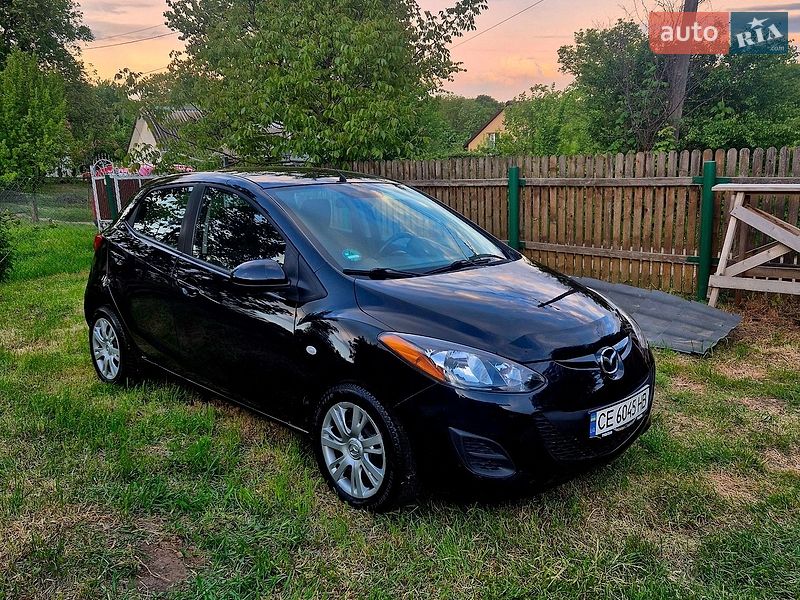Хетчбек Mazda 2 2014 в Чернівцях