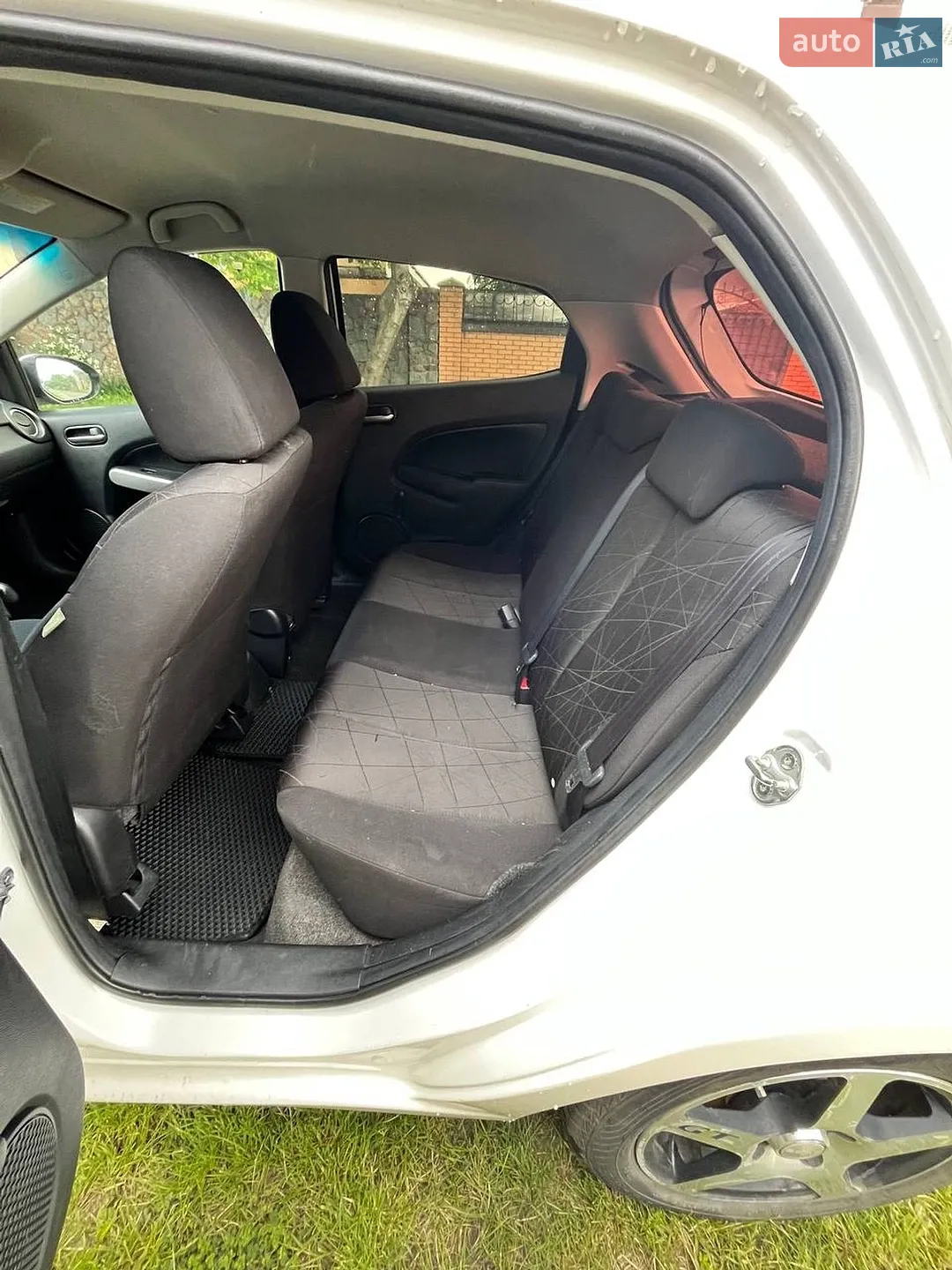 2010 Mazda 2 - мініатюра 6