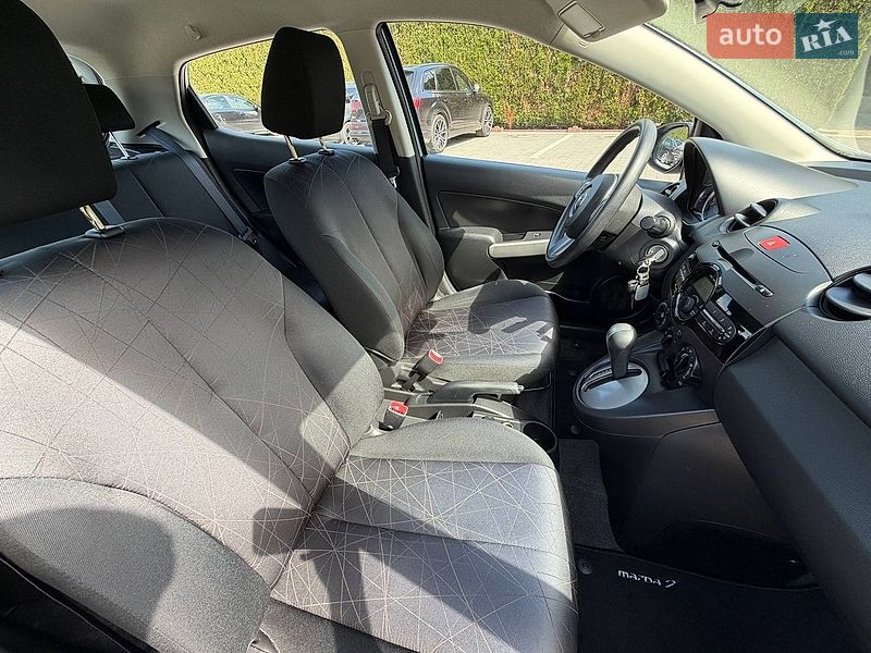 Хэтчбек Mazda 2 2012 в Стрые