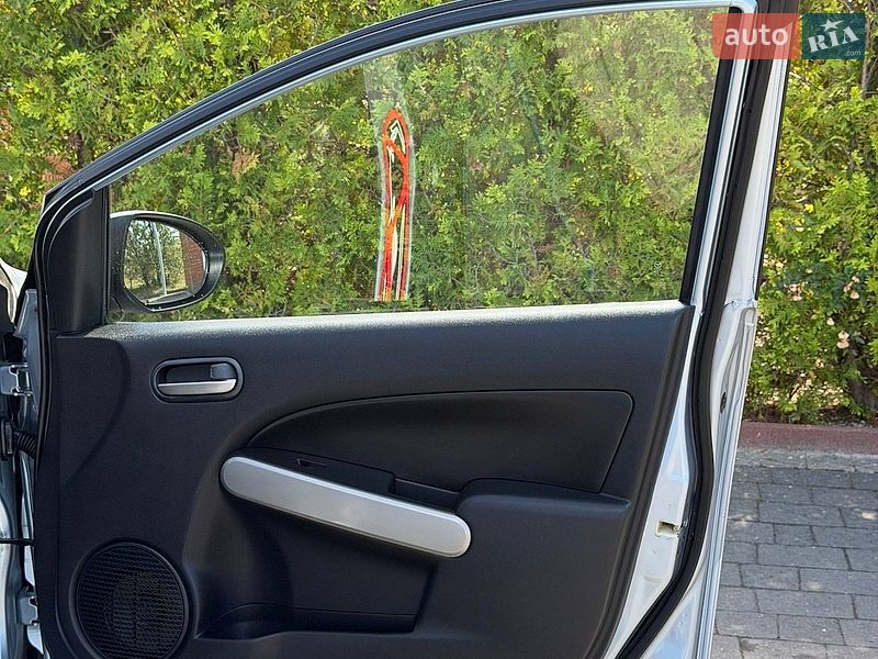 Хэтчбек Mazda 2 2012 в Стрые