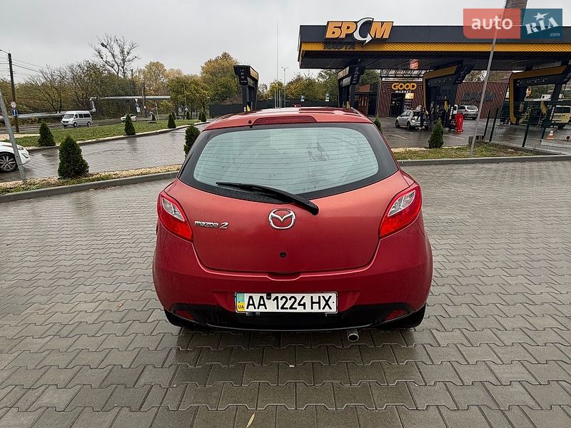 Хетчбек Mazda 2 2008 в Чернівцях