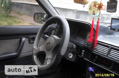 Седан Mazda 323 1989 в Одесі
