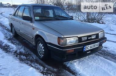 Седан Mazda 323 1987 в Львове