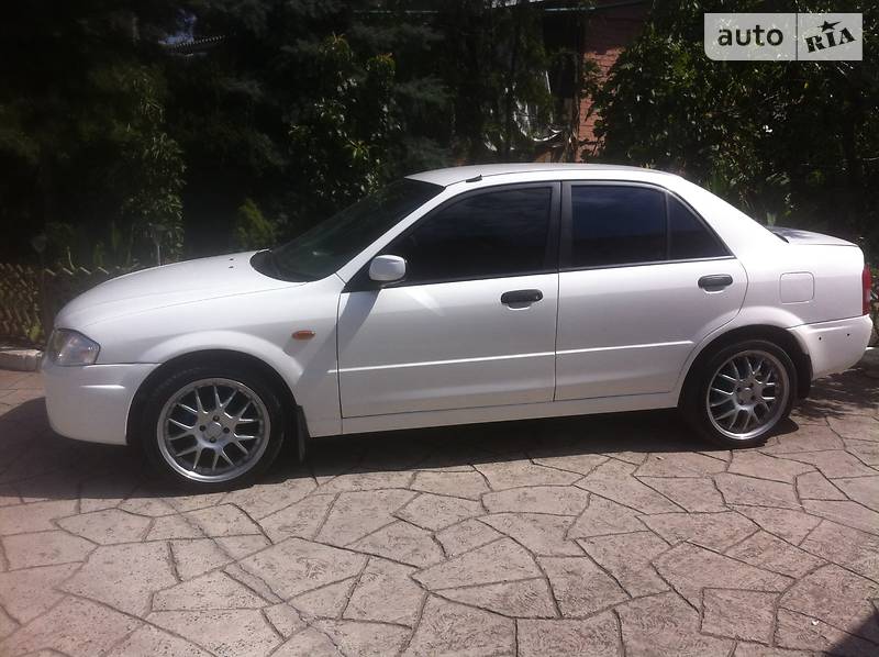 Седан Mazda 323 1999 в Кропивницком