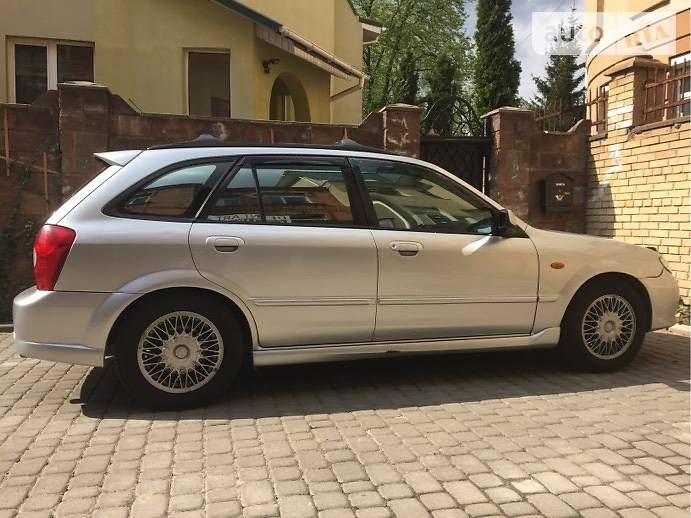 Хетчбек Mazda 323 2002 в Рівному