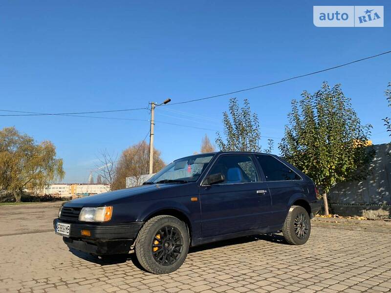 Хэтчбек Mazda 323 1985 в Ужгороде