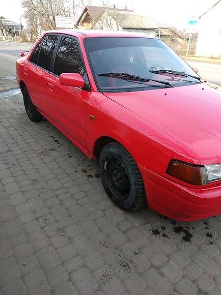 Седан Mazda 323 1994 в Снятині