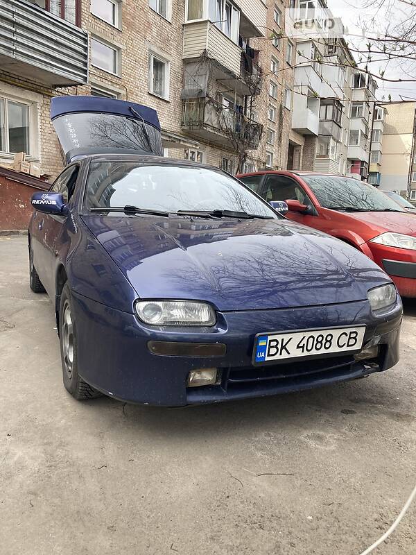 Хэтчбек Mazda 323 1996 в 