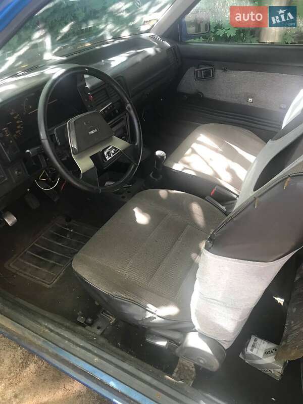 Хетчбек Mazda 323 1986 в Іршаві фото 12 Хетчбек Mazda 323 1986 в Іршаві