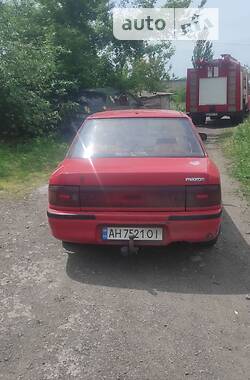 Седан Mazda 323 1994 в Мирнограде
