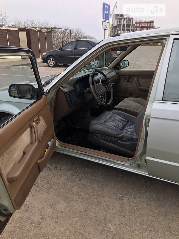 Седан Mazda 323 1987 в Чорноморську