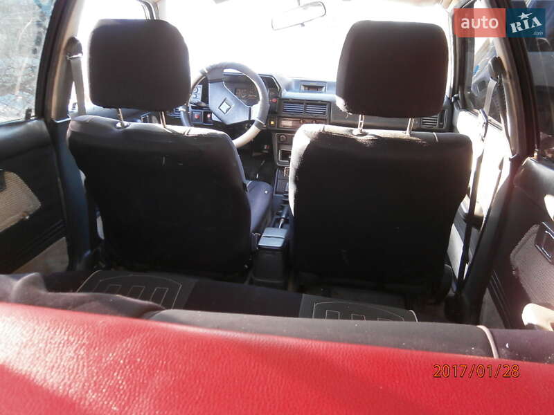 Хэтчбек Mazda 323 1986 в Калуше