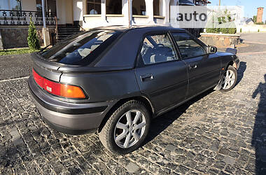 Хэтчбек Mazda 323 1990 в Коростене