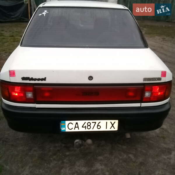 Седан Mazda 323 1993 в Черкассах
