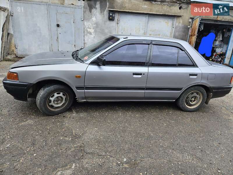 Седан Mazda 323 1991 в Миколаєві фото Седан Mazda 323 1991 в Миколаєві