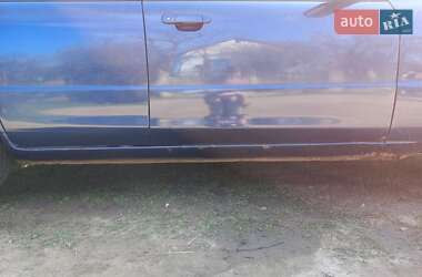 Седан Mazda 323 2000 в Николаеве