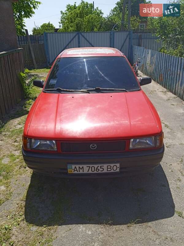 Седан Mazda 323 1990 в Радомышле
