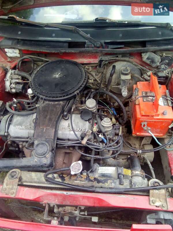 Седан Mazda 323 1990 в Радомышле