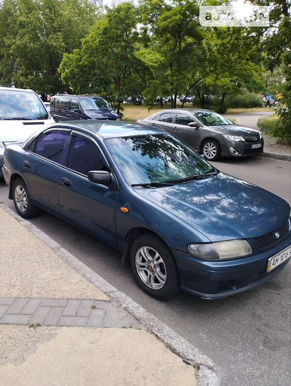 Седан Mazda 323 1997 в Киеве