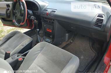 Хэтчбек Mazda 323 1990 в 