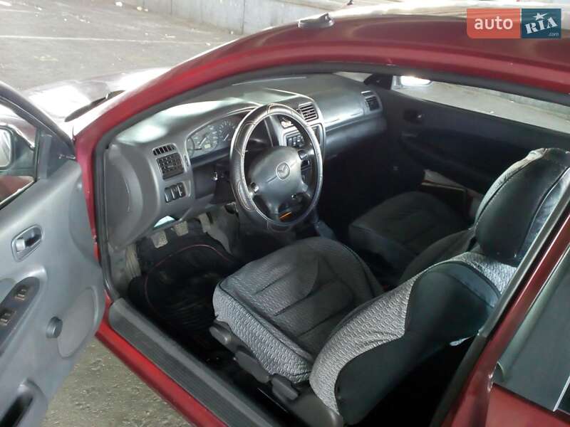 Хетчбек Mazda 323 2001 в Києві