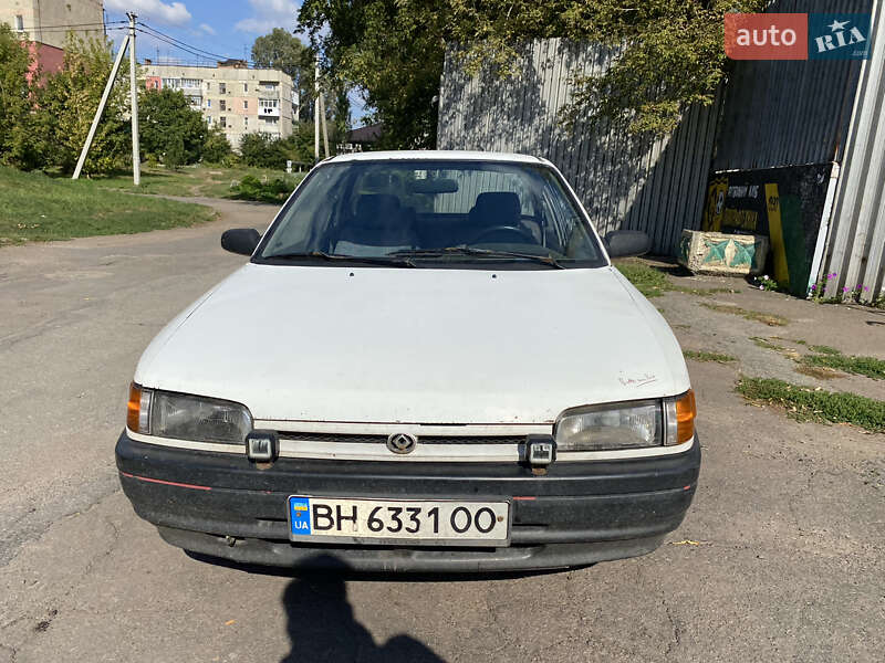 Седан Mazda 323 1992 в Олександрії
